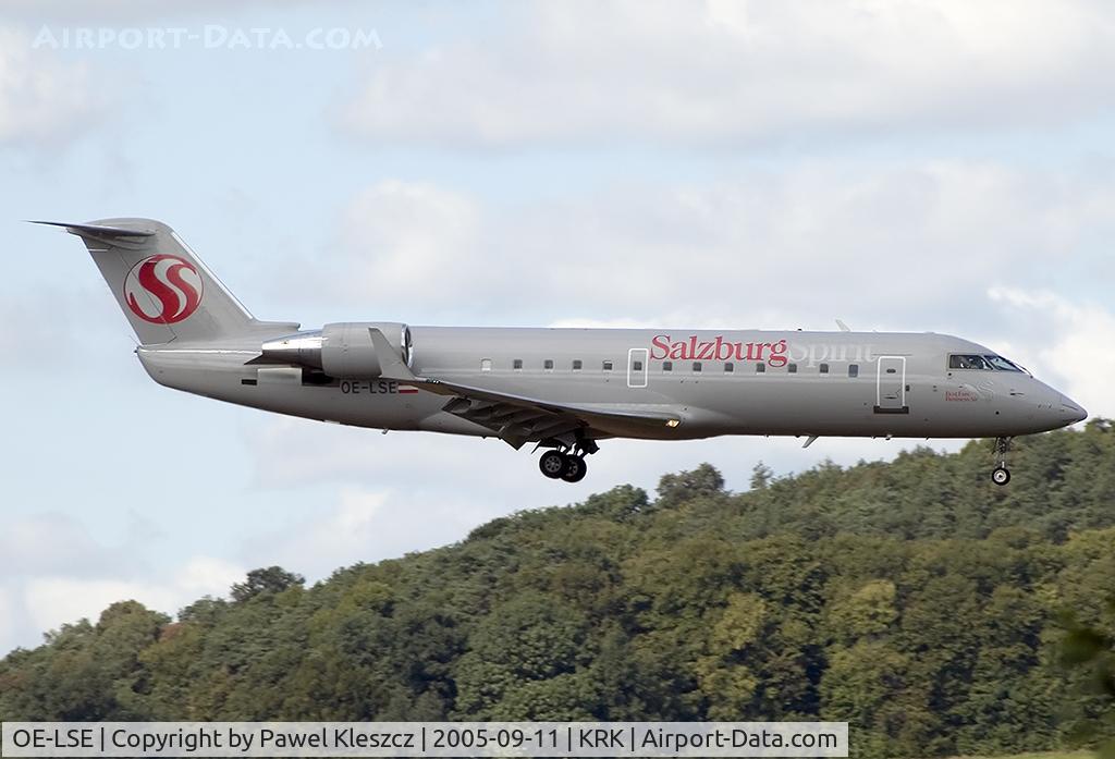 OE-LSE, 2004 Bombardier CRJ-200ER (CL-600-2B19) C/N 7990, landing at 07