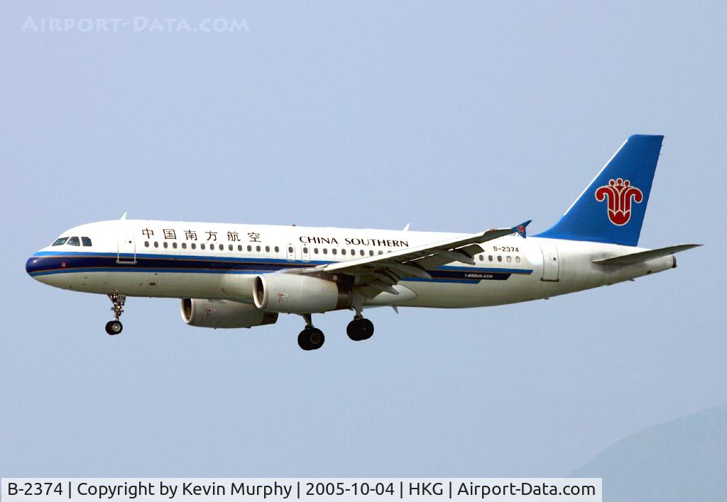 B-2374, 2004 Airbus A320-214 C/N 2345, China Southern drifting into HKG.