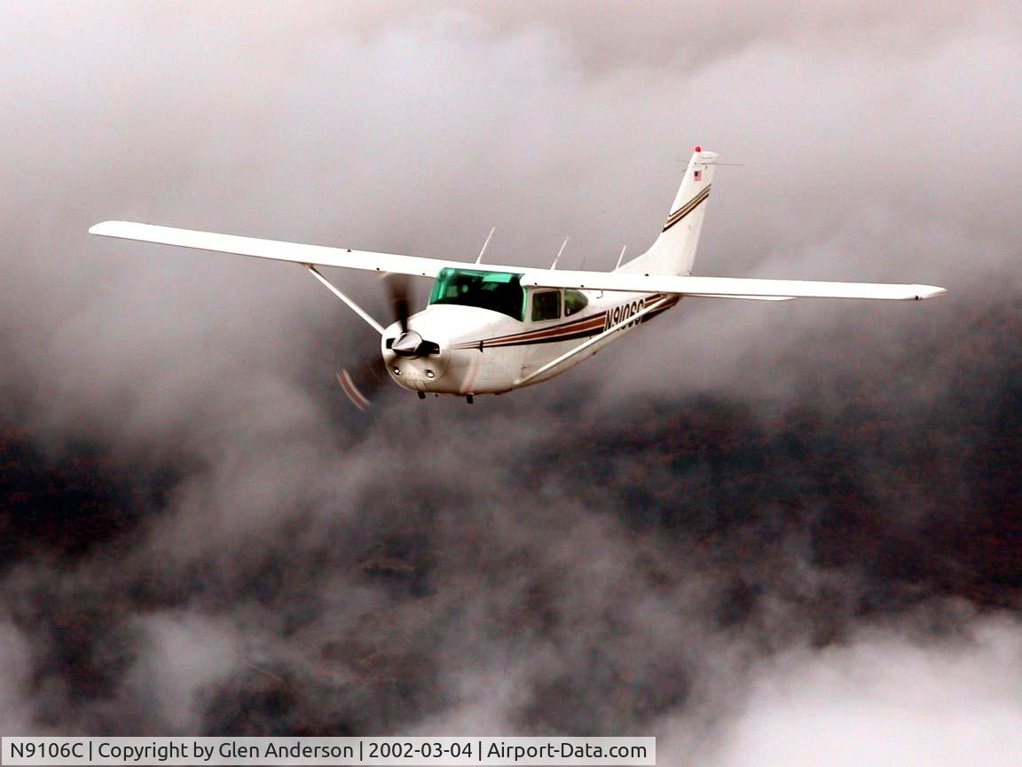 N9106C, 1978 Cessna R182 Skylane RG C/N R18200400, Flying over Ludlow, VT