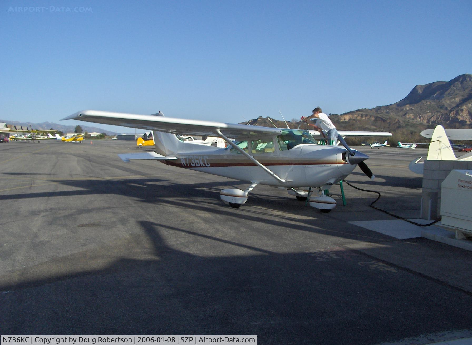 N736KC, 1977 Cessna R172K Hawk XP C/N R1722579, 1977 Cessna R172K, Continental IO-360 160 Hp, Refueling