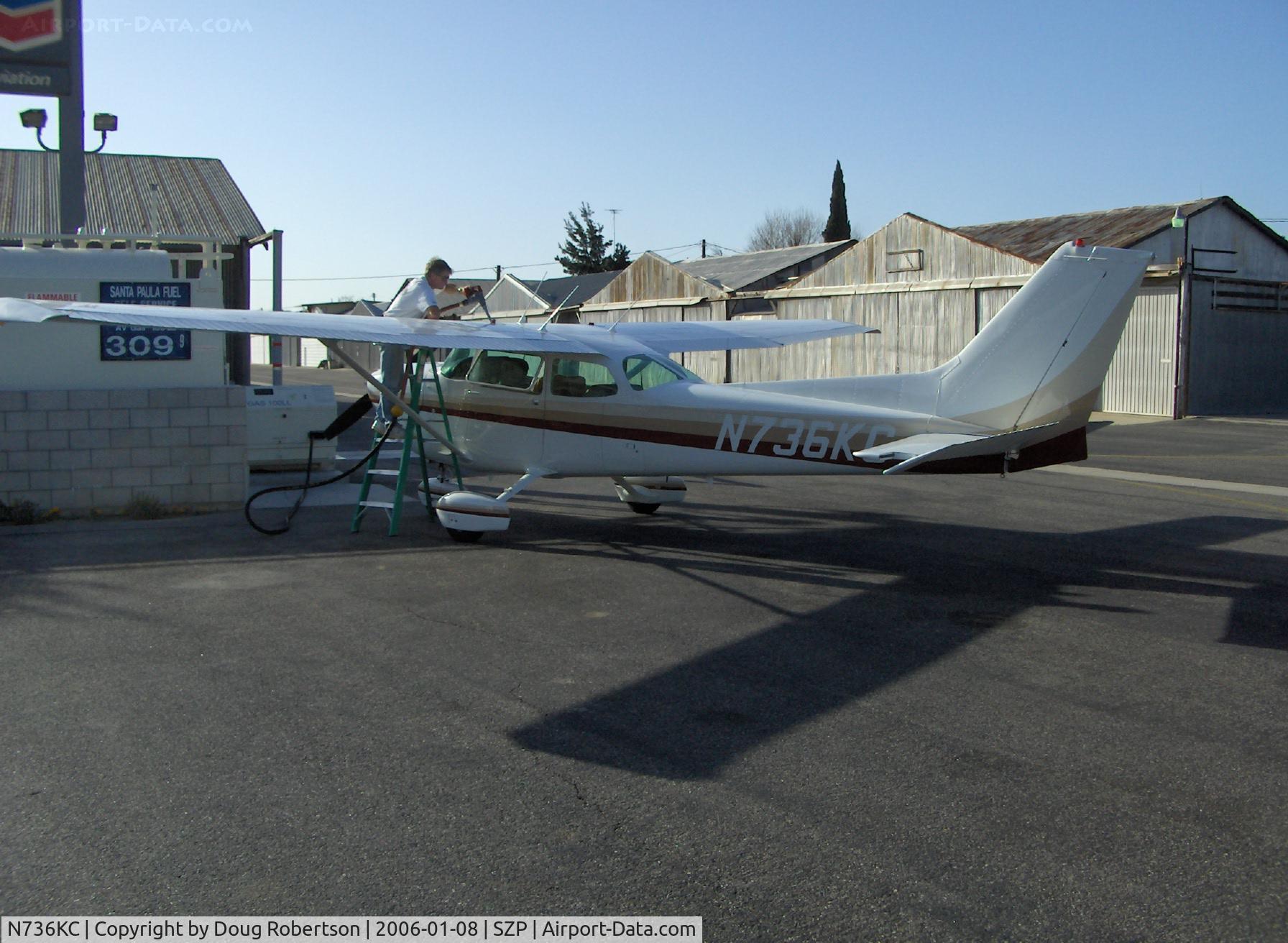 N736KC, 1977 Cessna R172K Hawk XP C/N R1722579, 1977 Cessna R172K, Continental IO-360 160 Hp, Refueling
