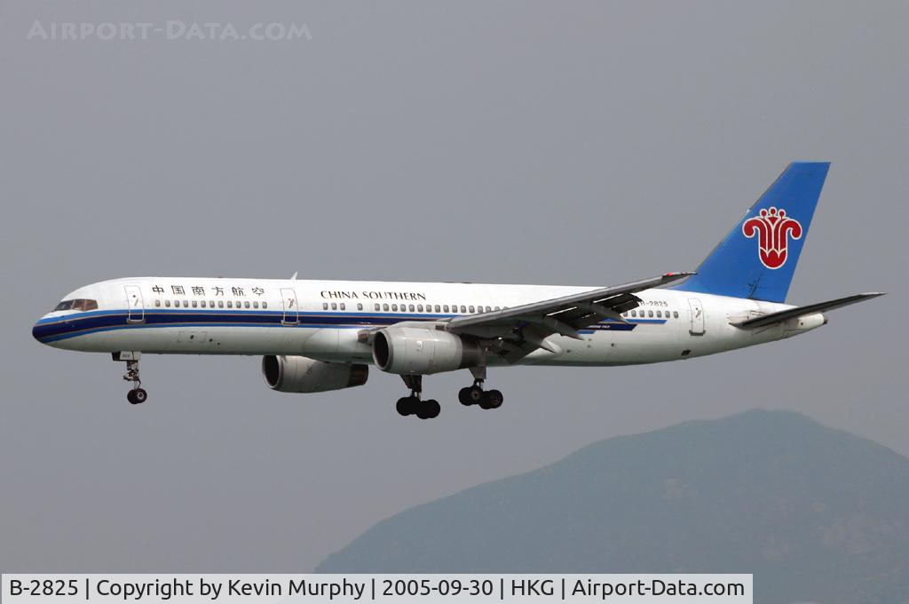 B-2825, 1993 Boeing 757-21B C/N 25890/585, Old Chinese bird into Hong Kong.