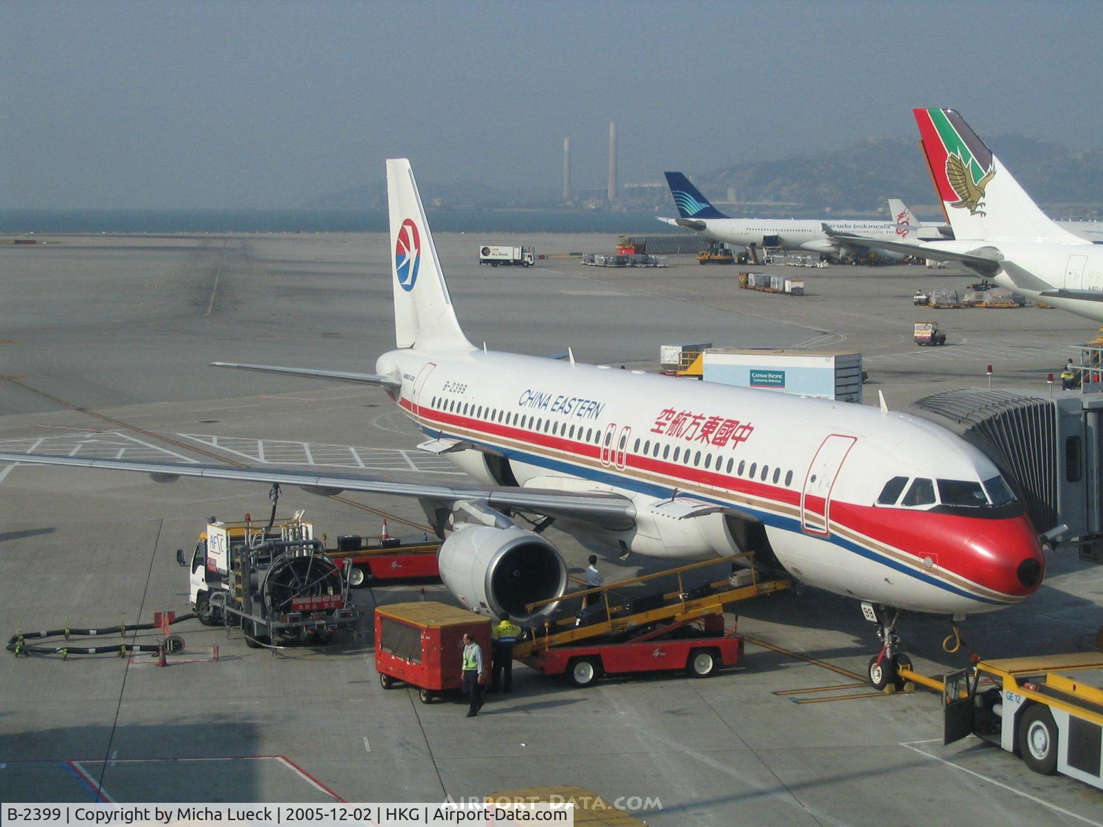 B-2399, 1999 Airbus A320-214 C/N 1093, At the gate in Hong Kong