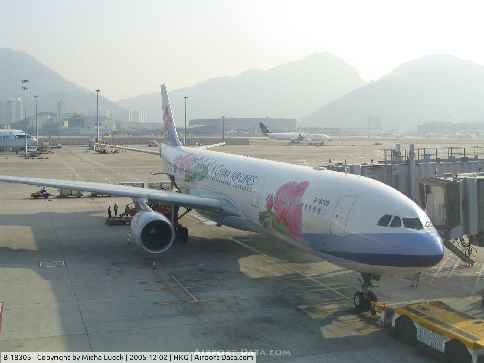 B-18305, 2005 Airbus A330-302 C/N 671, Beautiful special livery