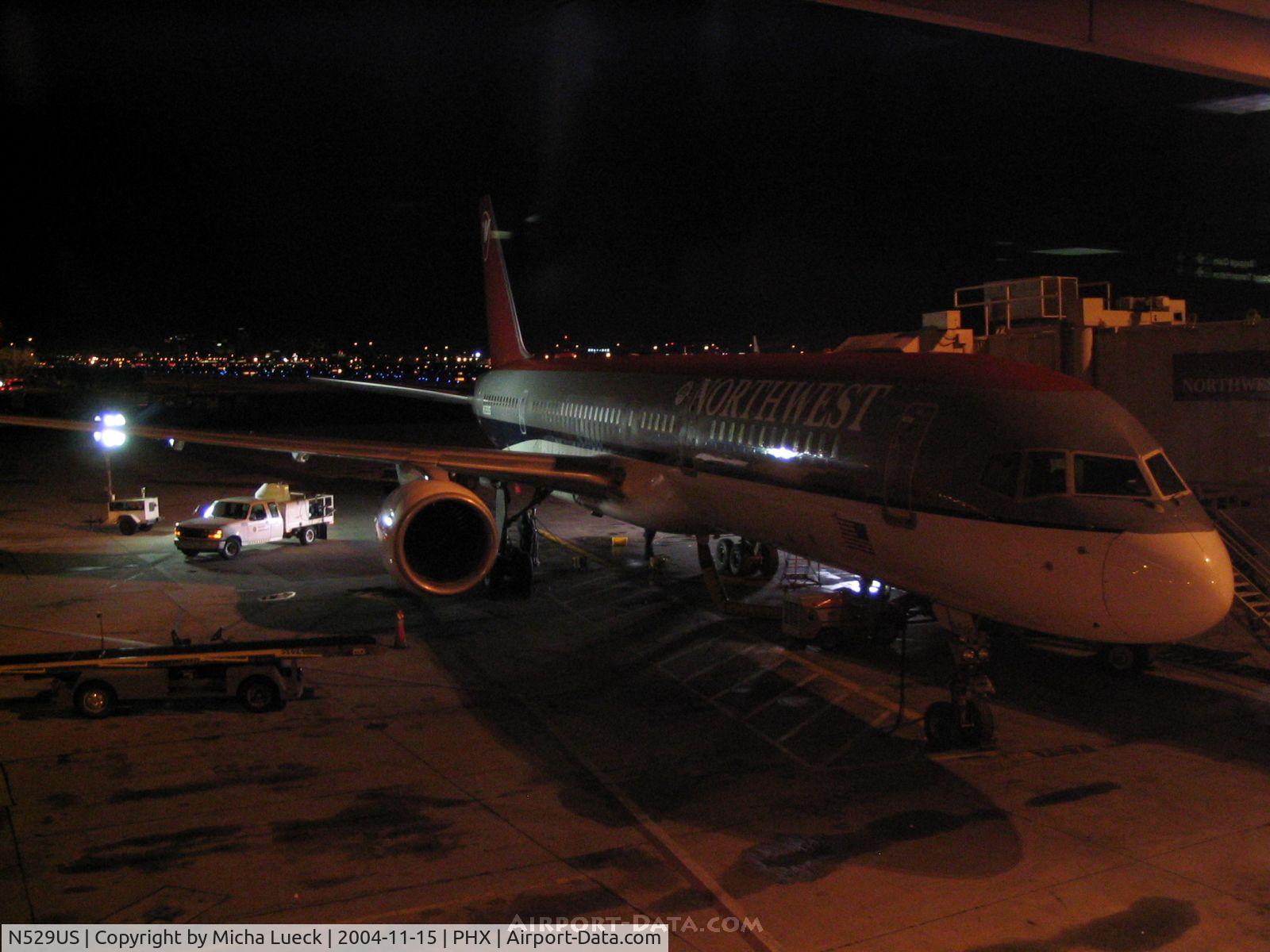 N529US, 1987 Boeing 757-251 C/N 23844, Getting ready for a late night departure at Phoenix, AZ