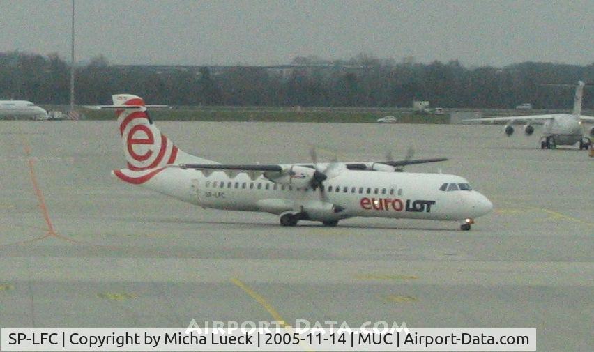 SP-LFC, 1992 ATR 72-202 C/N 272, Taxiing to the runway