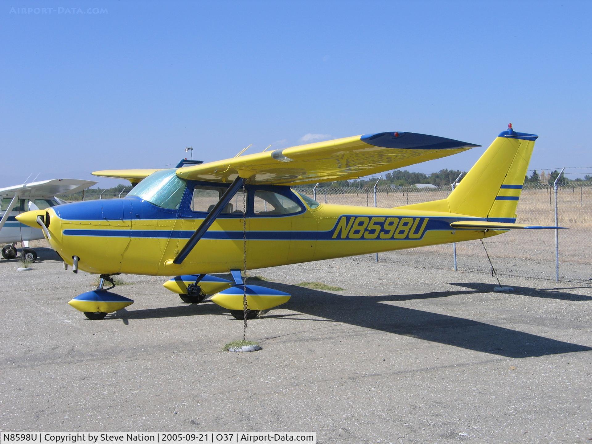 N8598U, 1965 Cessna 172F C/N 17252498, 1965 Cessna 172F at Haigh Field, Orland, CA