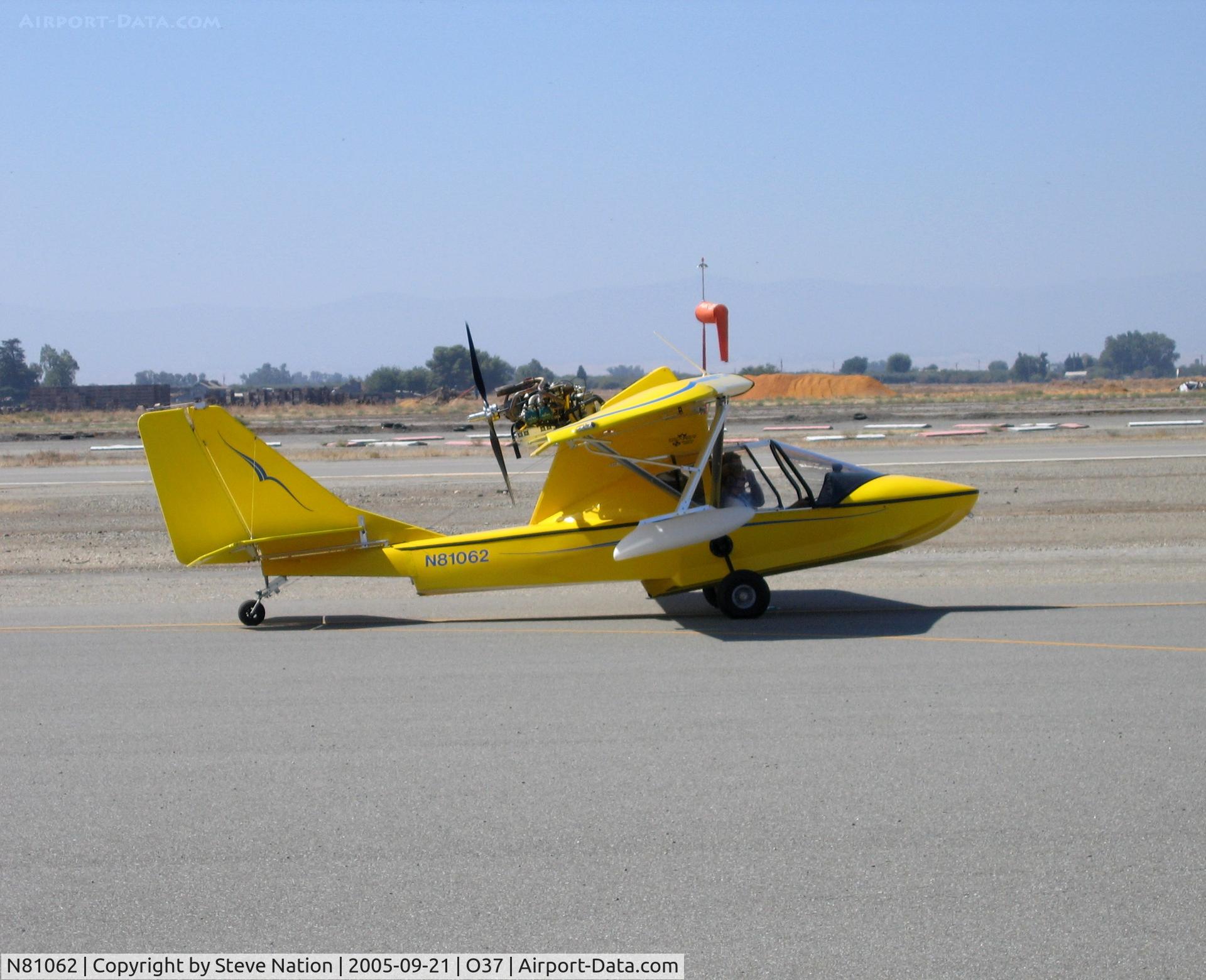 N81062, 2004 Progressive Aerodyne Searey C/N 1DK353C, 2004 Progressive Aerodyne Sea Ray homebuilt taxying at Haigh Field, Orland, CA