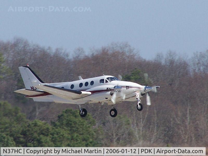 N37HC, 1974 Beech E-90 King Air King Air C/N LW-108, Departing PDK on 20L