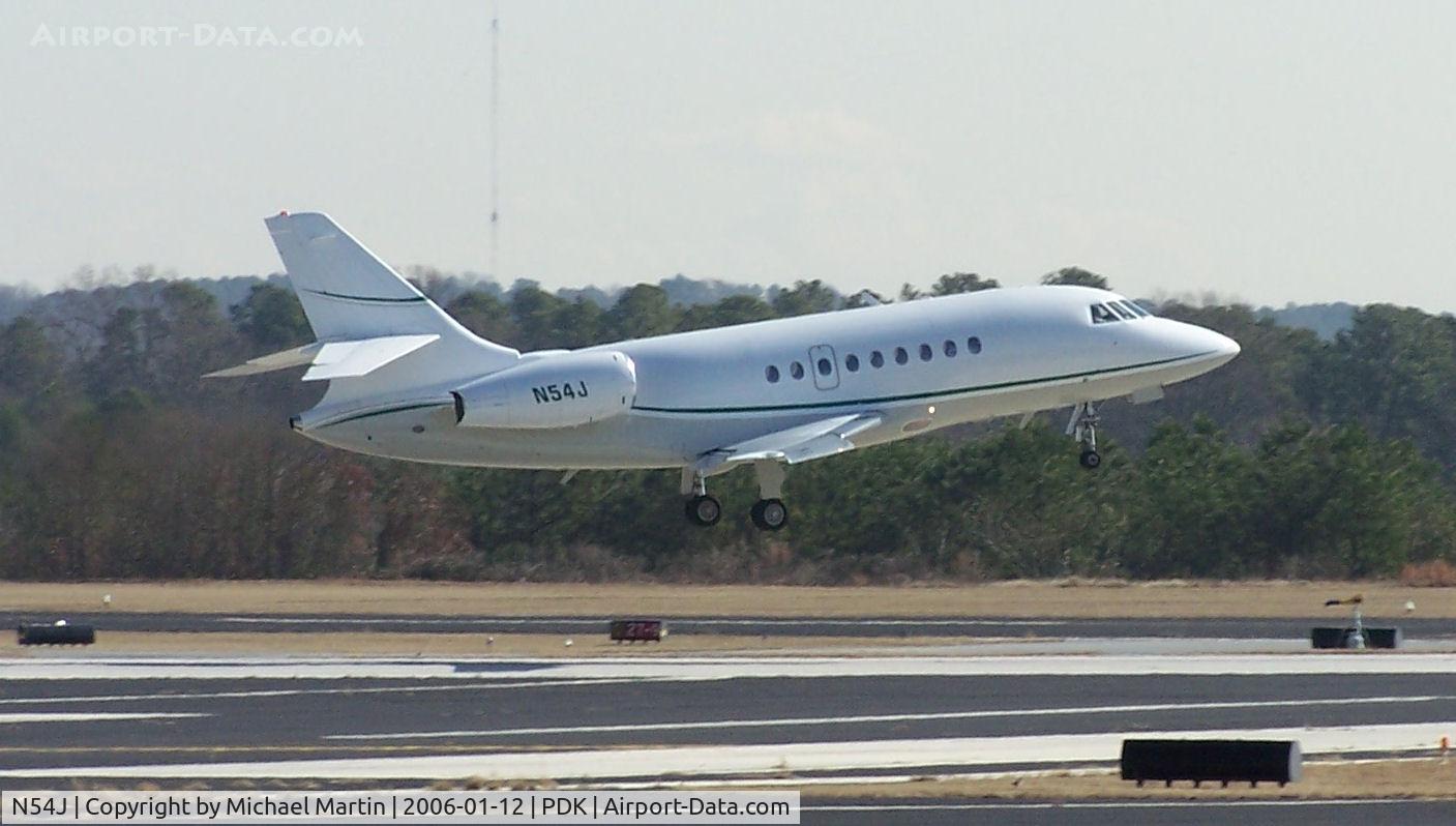 N54J, 2001 Dassault Falcon 2000 C/N 141, Departing PDK on 20L