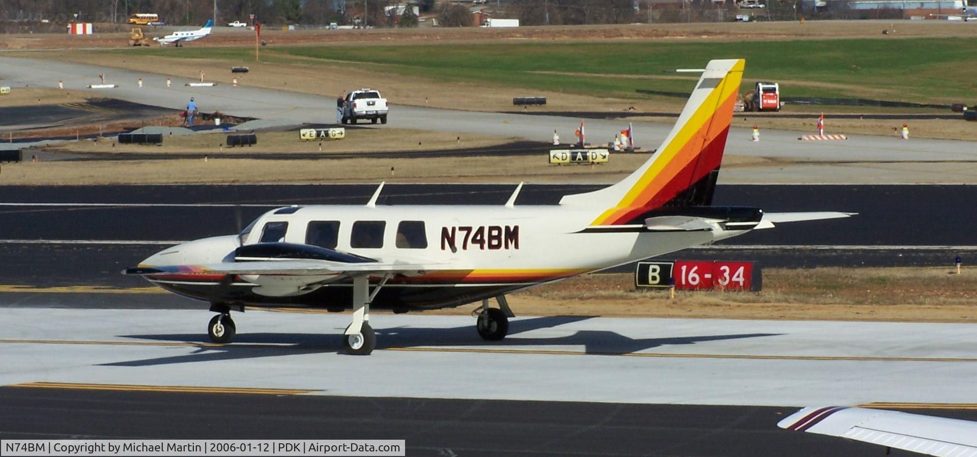 N74BM, 1977 Smith Aerostar 601P C/N 61P-0467-184, Taxing to 20L