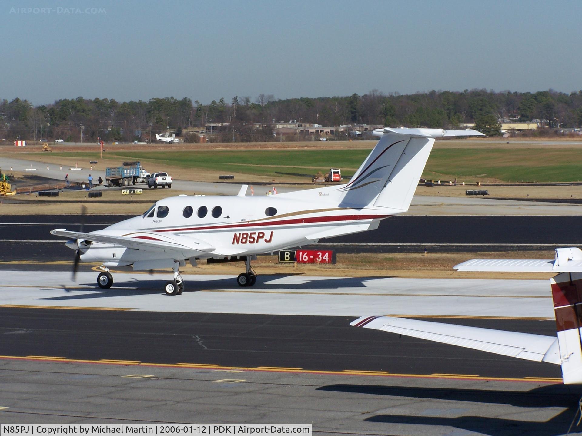 N85PJ, 1981 Beech F90 King Air C/N LA-163, Taxing to 20L