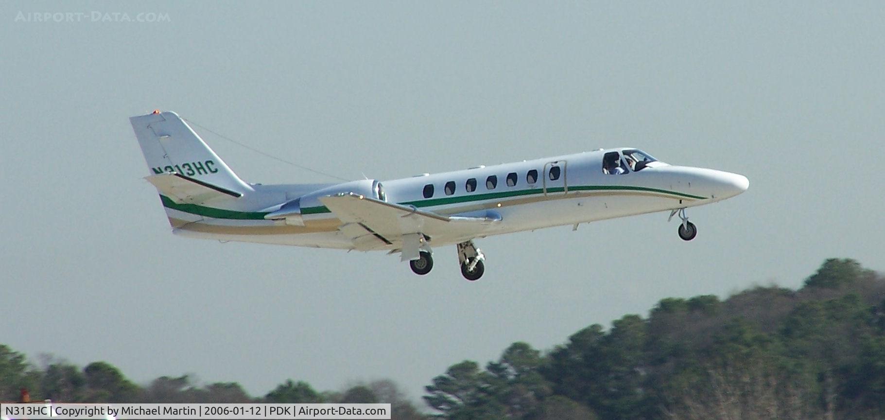 N313HC, 2002 Cessna 560 C/N 560-0603, Departing PDK on 20L