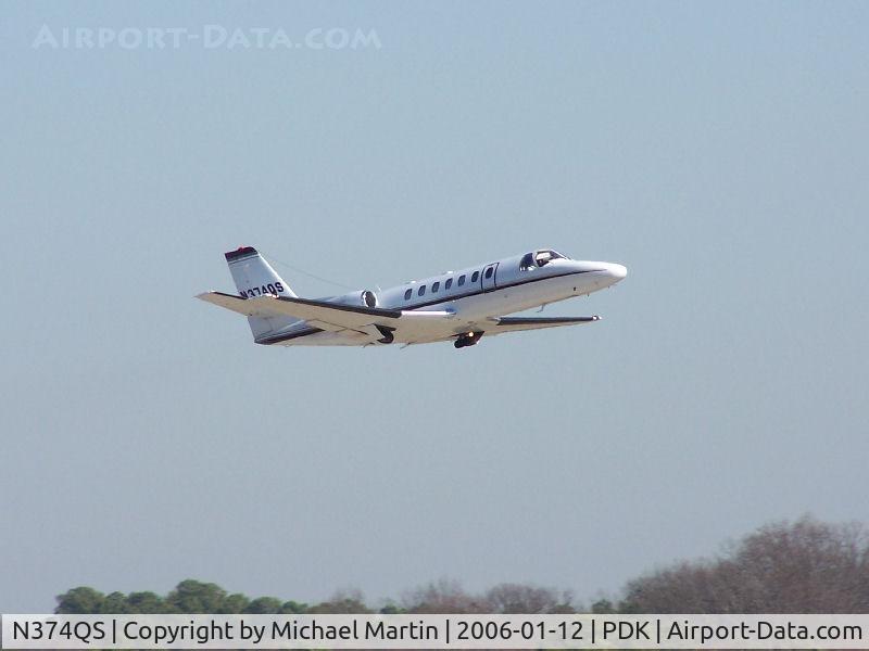 N374QS, 1998 Cessna 560 C/N 560-0475, Departing PDK - Starting to rotate gear.