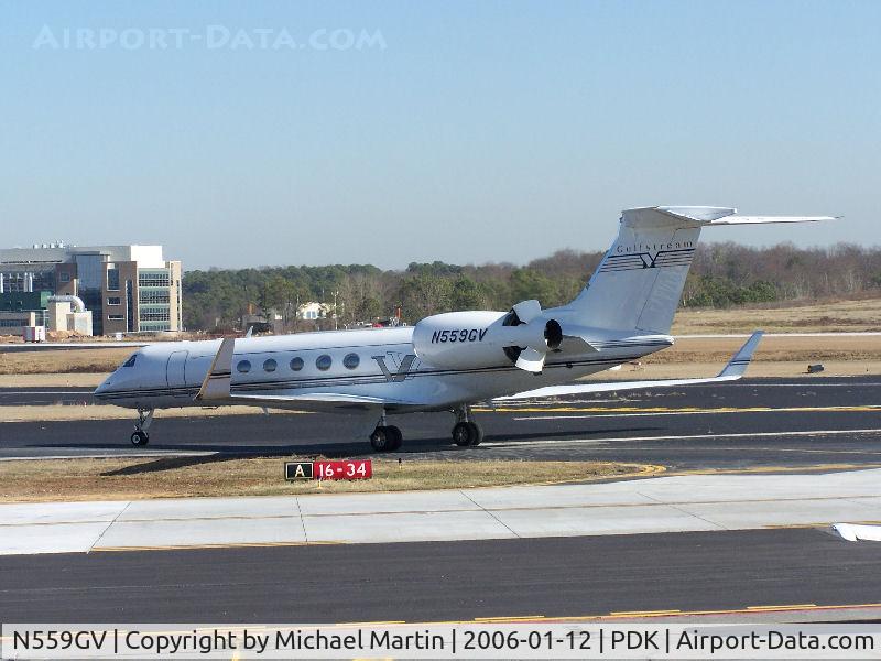N559GV, 1998 Gulfstream Aerospace Gulfstream V C/N 559, Taxing to Signature Air