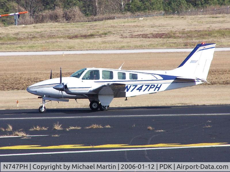 N747PH, 1988 Beech 58 Baron C/N TH-1533, Taxing to 20L