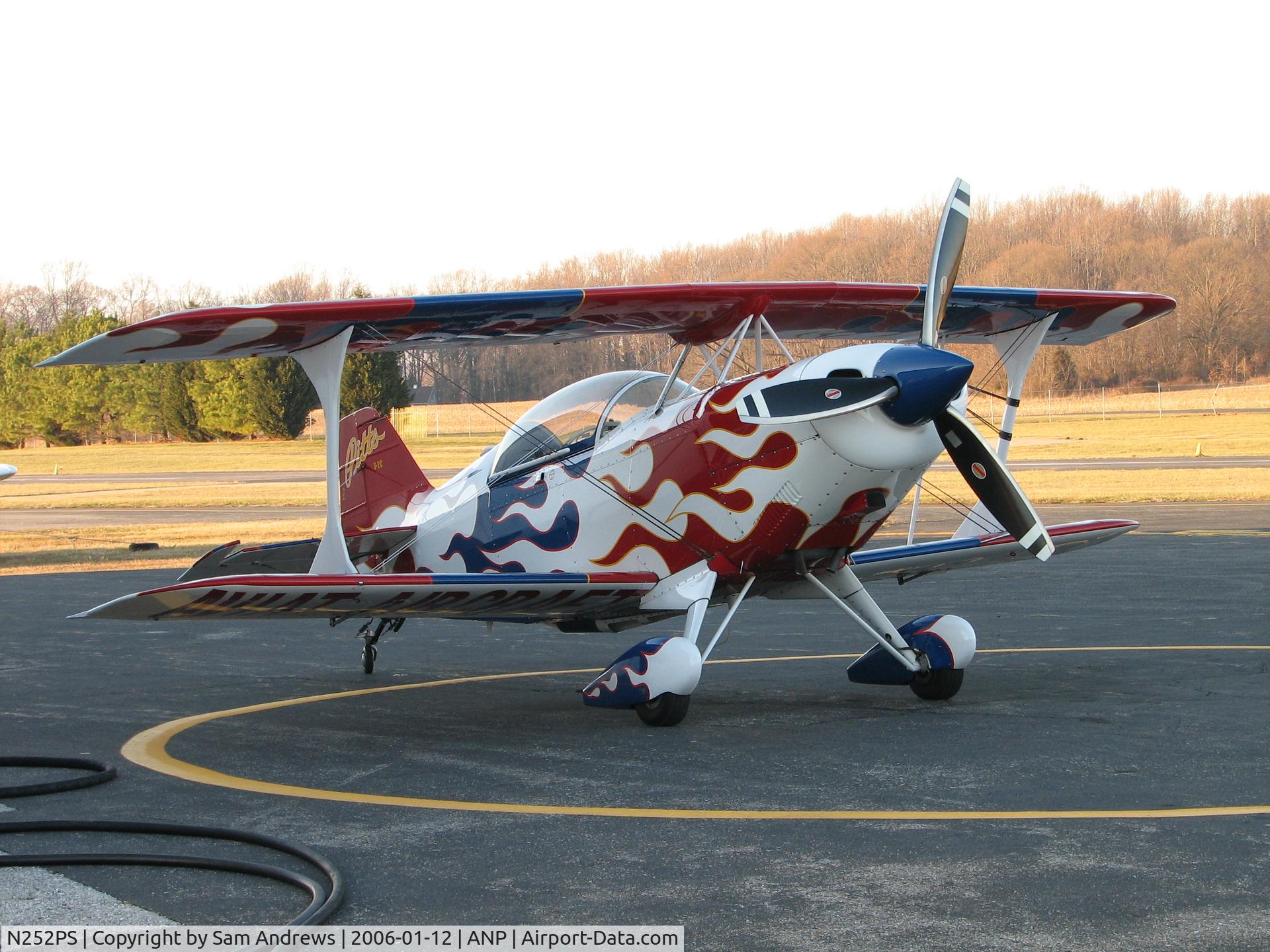 N252PS, 1999 Aviat Pitts S-2B Special C/N 5334, Resting at the pumps