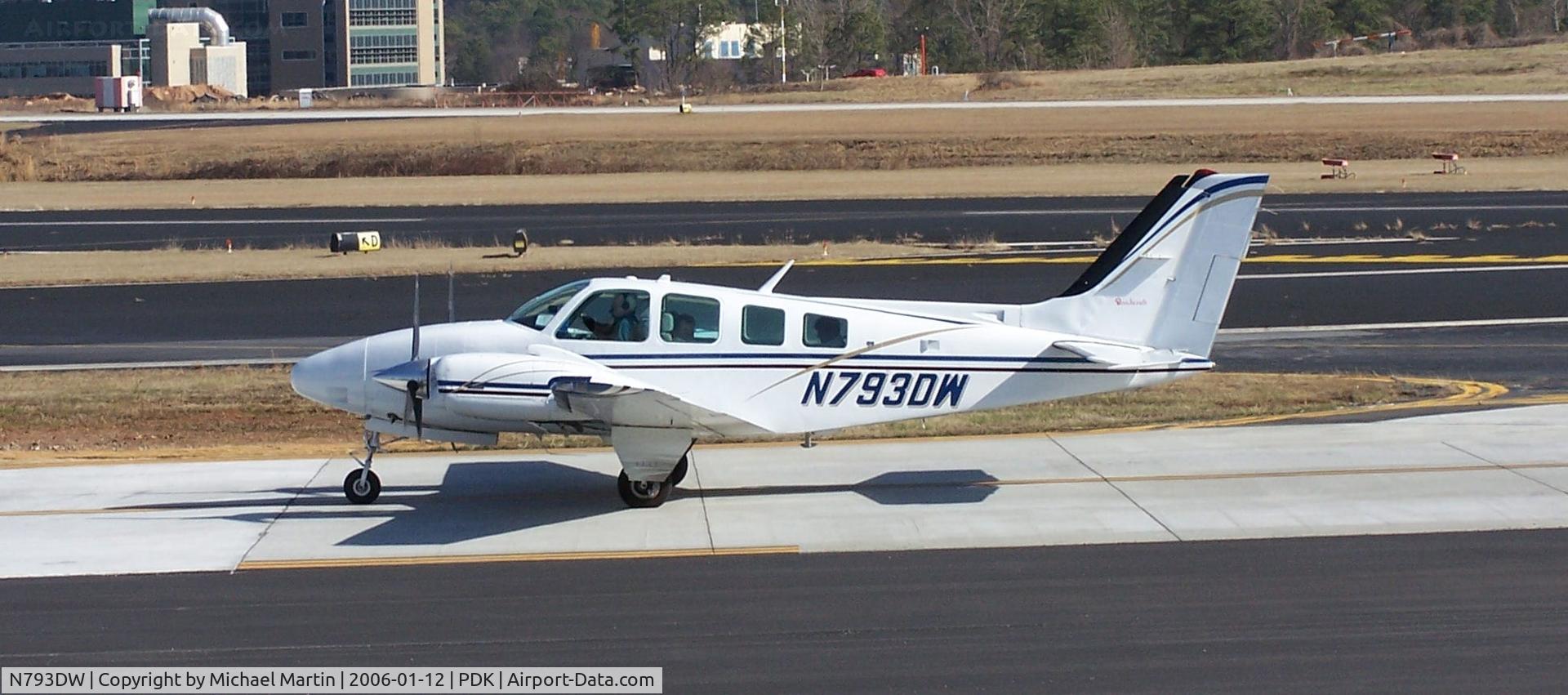 N793DW, 1984 Beech 58 Baron C/N TH-1421, Taxing to 20L