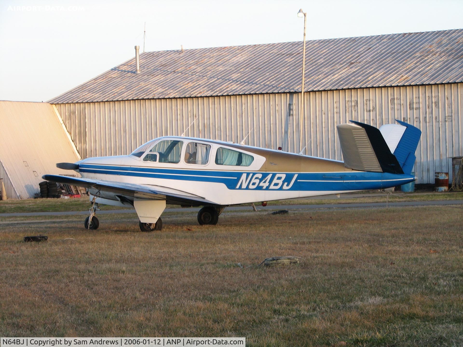 N64BJ, 1964 Beech S35 Bonanza C/N D-7615, Looking rather lonely.