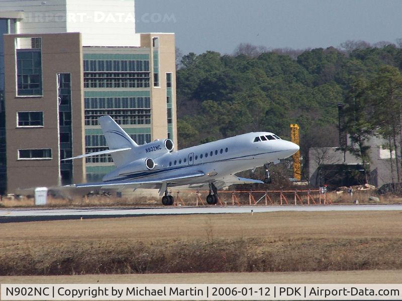 N902NC, 1994 Dassault Falcon 900B C/N 97, Departing PDK on 20L