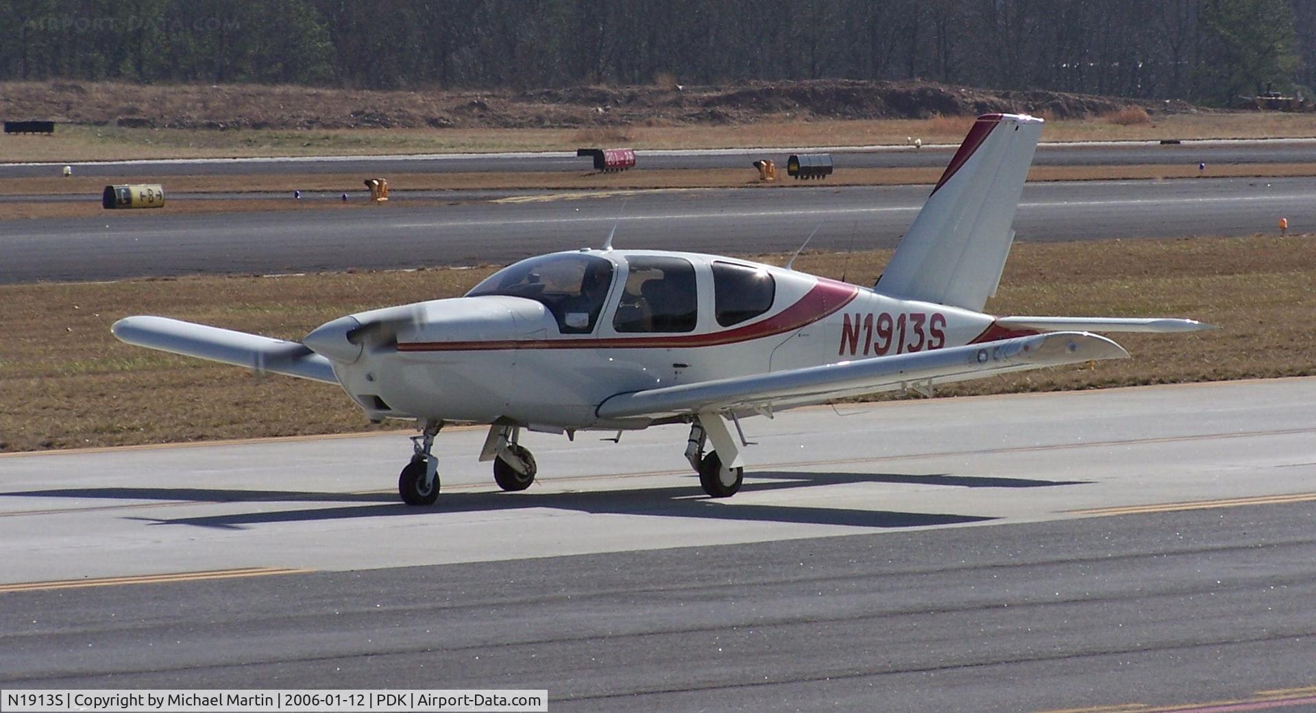 N1913S, 1999 Socata TB-20 Trinidad C/N 1913, Taxing to 20L