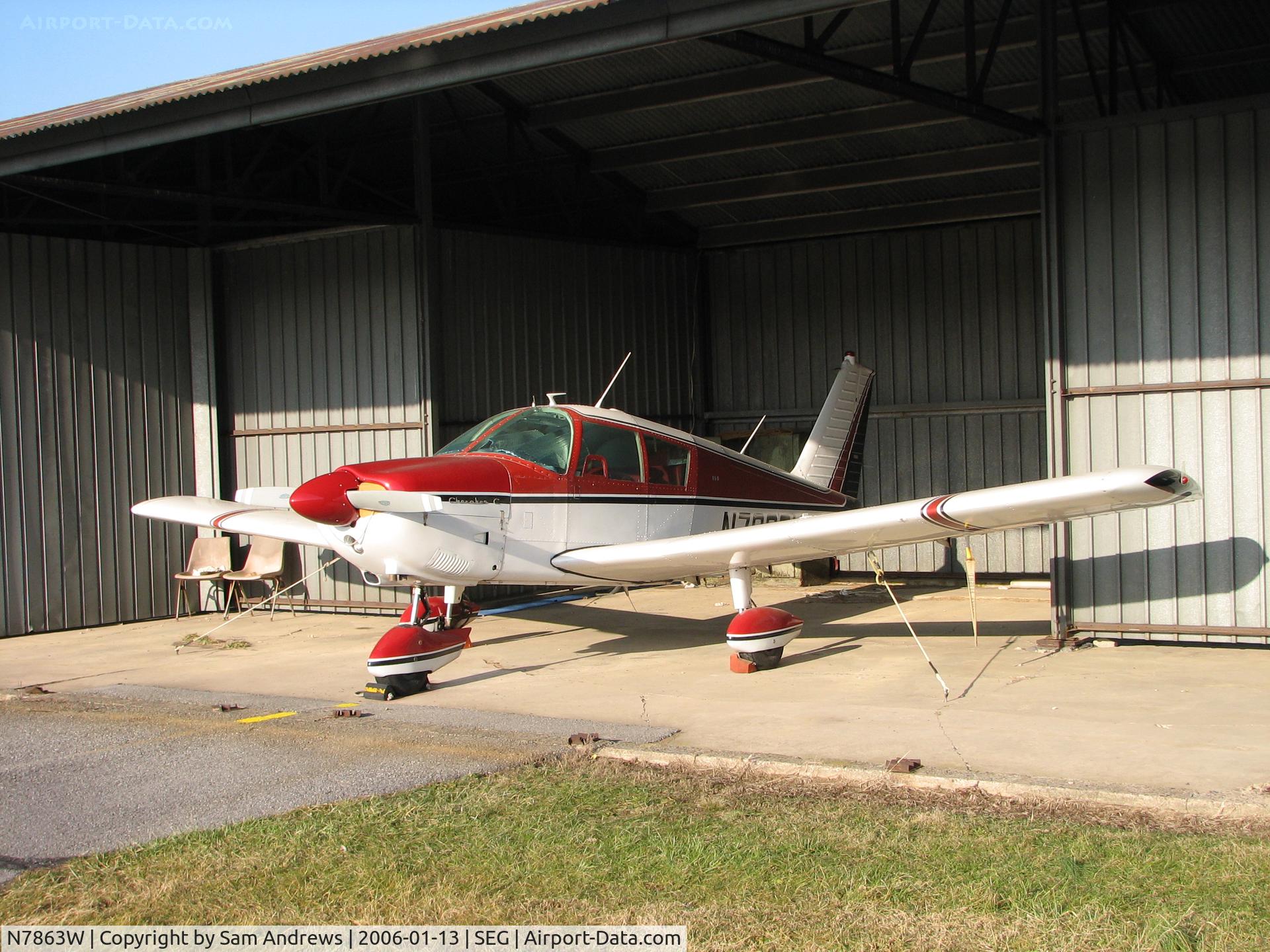 N7863W, 1964 Piper PA-28-180 C/N 28-1884, Enjoying the sun.
