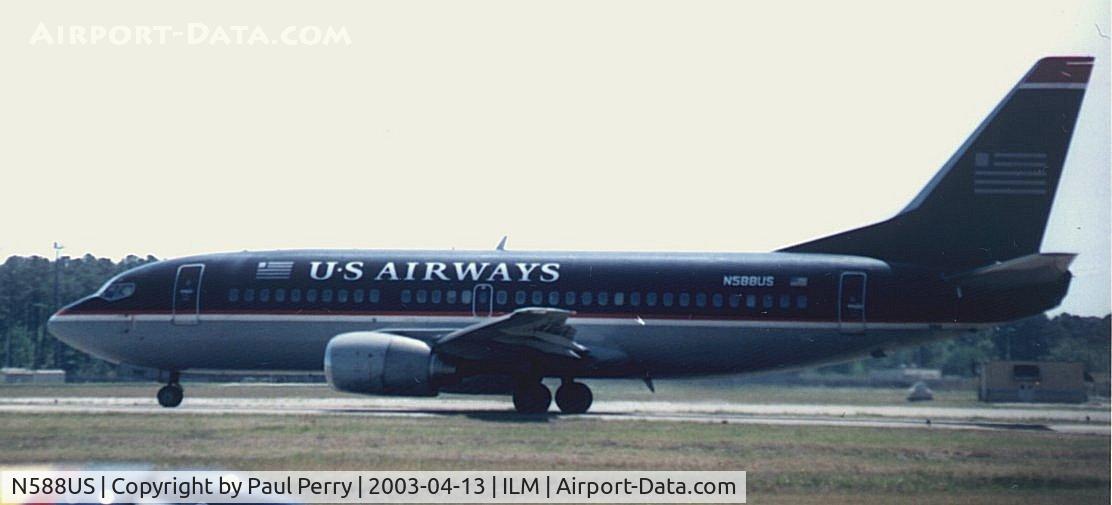 N588US, 1988 Boeing 737-301 C/N 23933, Keeping busy during the airshow.