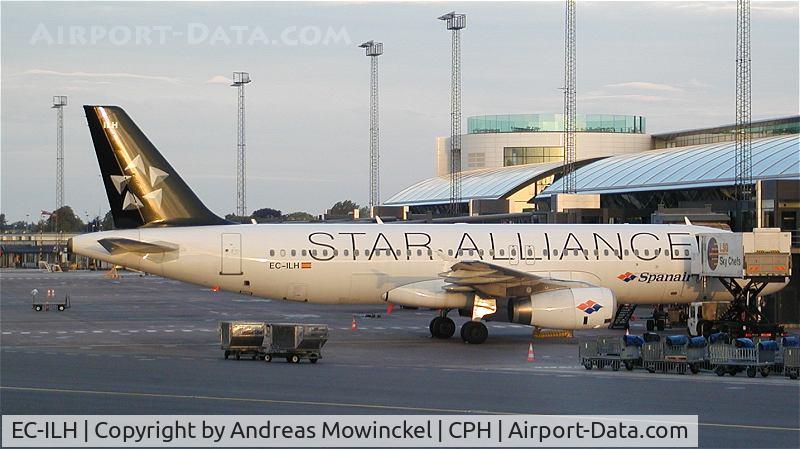 EC-ILH, 2002 Airbus A320-232 C/N 1914, Spanair is promoting the Star Alliance with this A320.