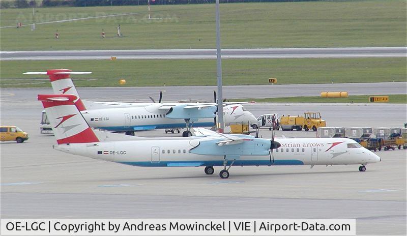 OE-LGC, 2000 De Havilland Canada DHC-8-402Q Dash 8 C/N 4026, Austrian Arrows' new livery gives these DHC-8's a striking look!