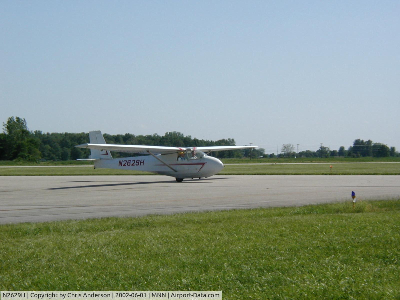 N2629H, 1976 Schweizer SGS 2-33A C/N 446, Landing at MNN