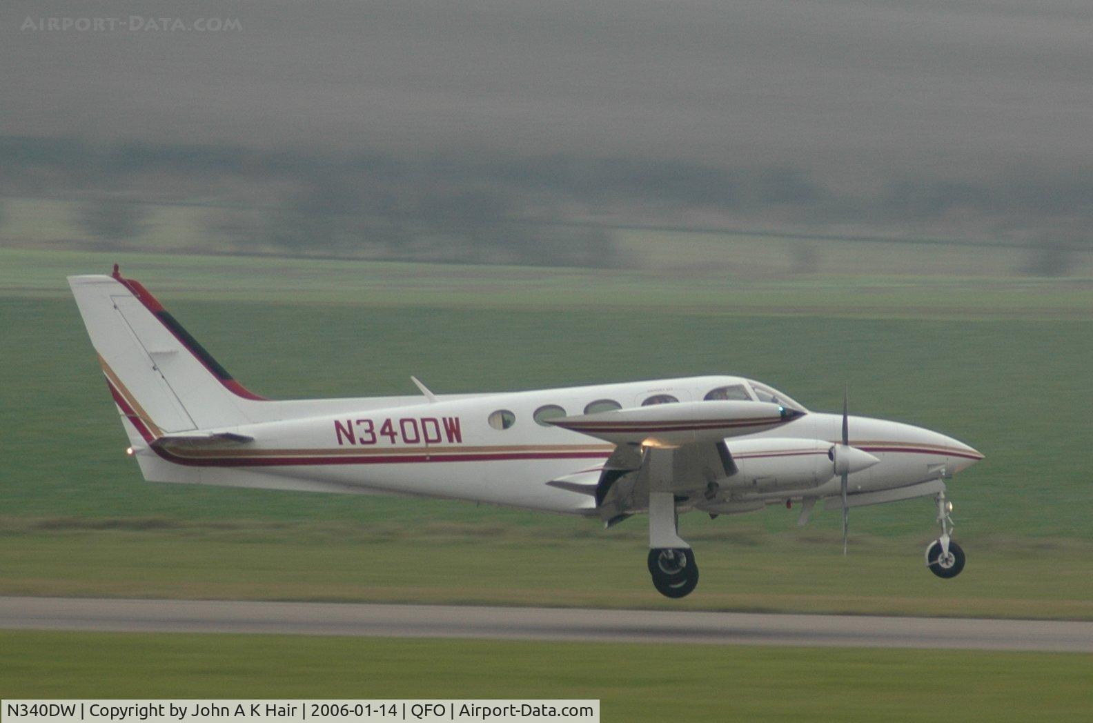 N340DW, 1978 Cessna 340A C/N 340A0497, N340DW Cessna 340A landing at Duxford England