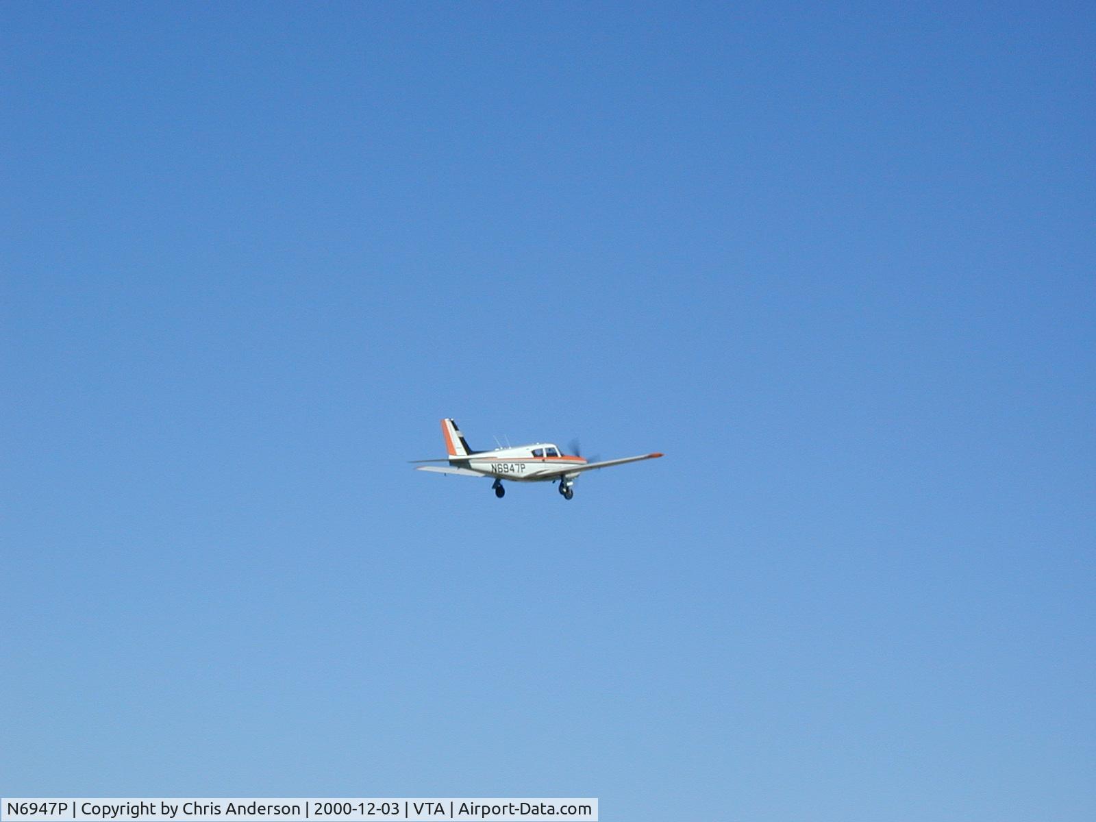 N6947P, 1960 Piper PA-24-250 Comanche C/N 24-2082, Taking off from VTA