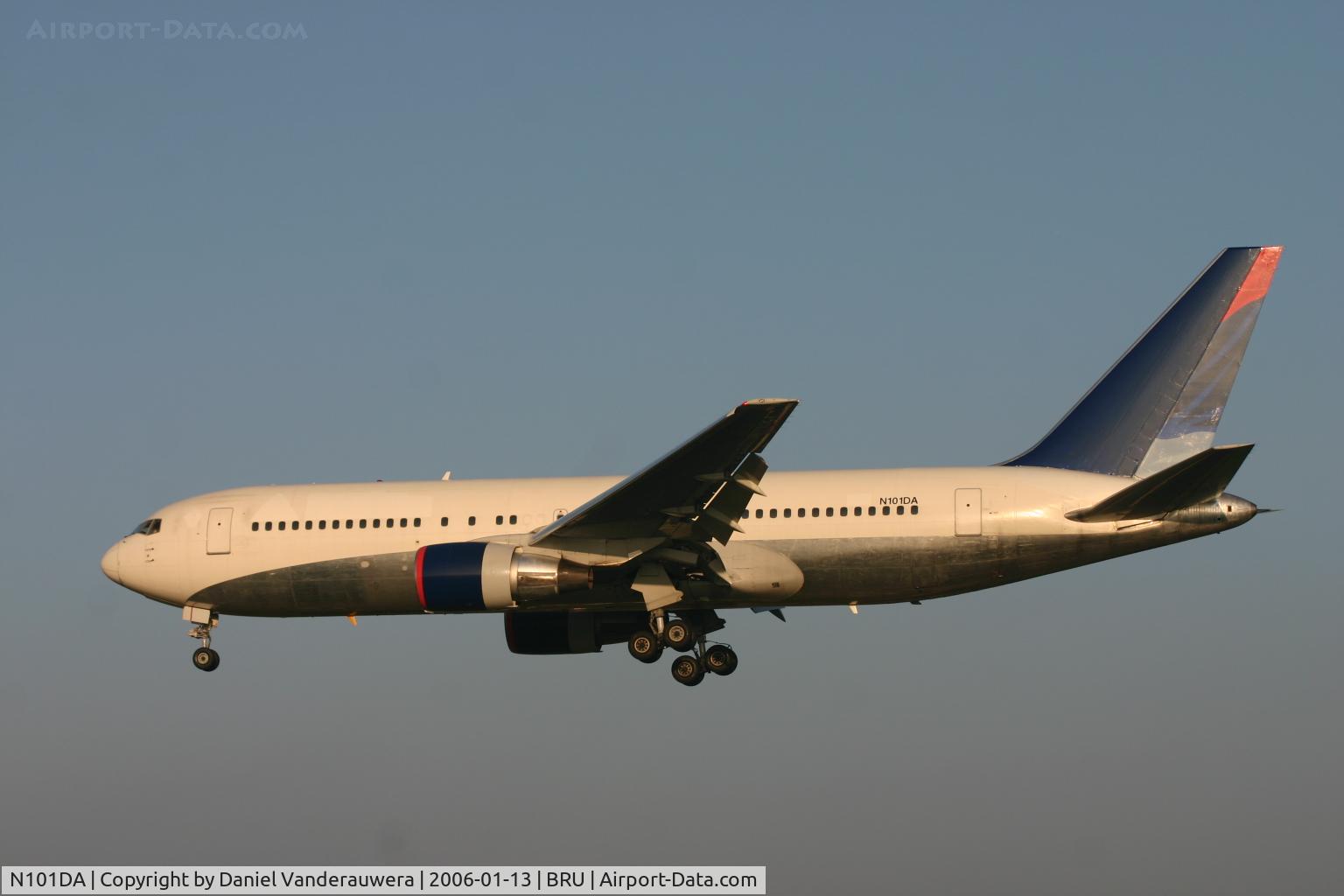 N101DA, 1983 Boeing 767-232 C/N 22213, basic DAL painting partly obscured