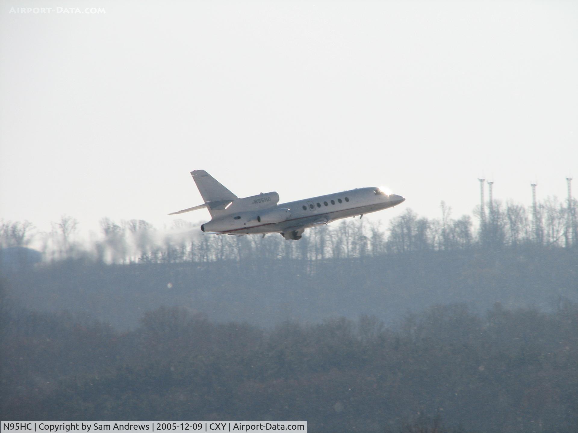 N95HC, 1994 Dassault Falcon 50 C/N 244, Just after lift off climbing out