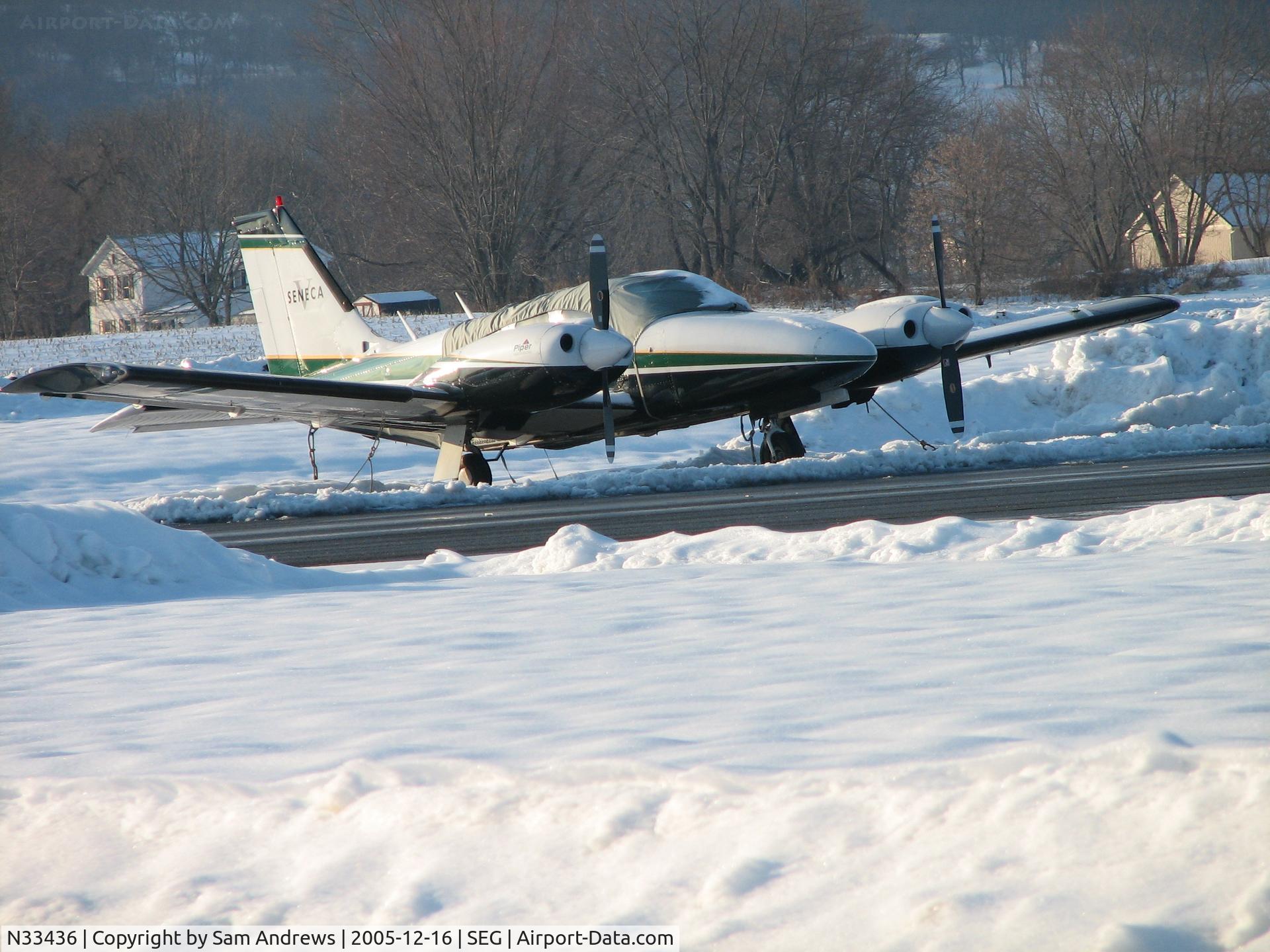 N33436, 1975 Piper PA-34-200T C/N 34-7570120, Sitting on the ramp after a good snow