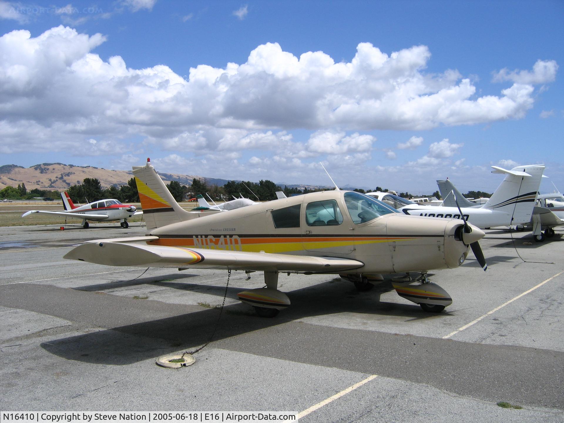 N16410, 1973 Piper PA-28-140 C/N 28-7325266, 1973 Piper PA-28-140 at San Martin, CA