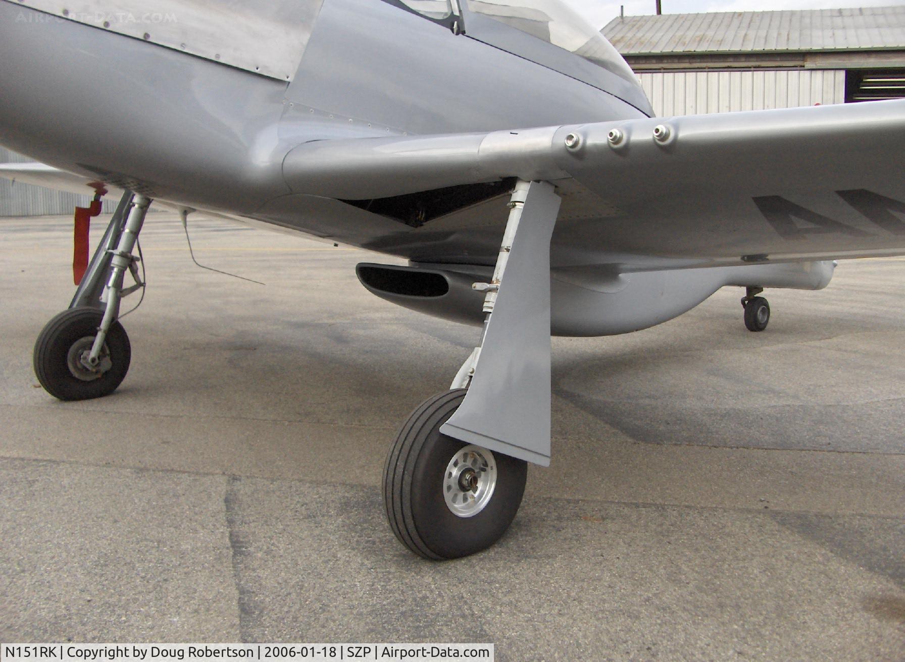 N151RK, 1998 North American TF-51 Replica C/N 060, 1998 OLIVER TF-51 Retractible gear detail