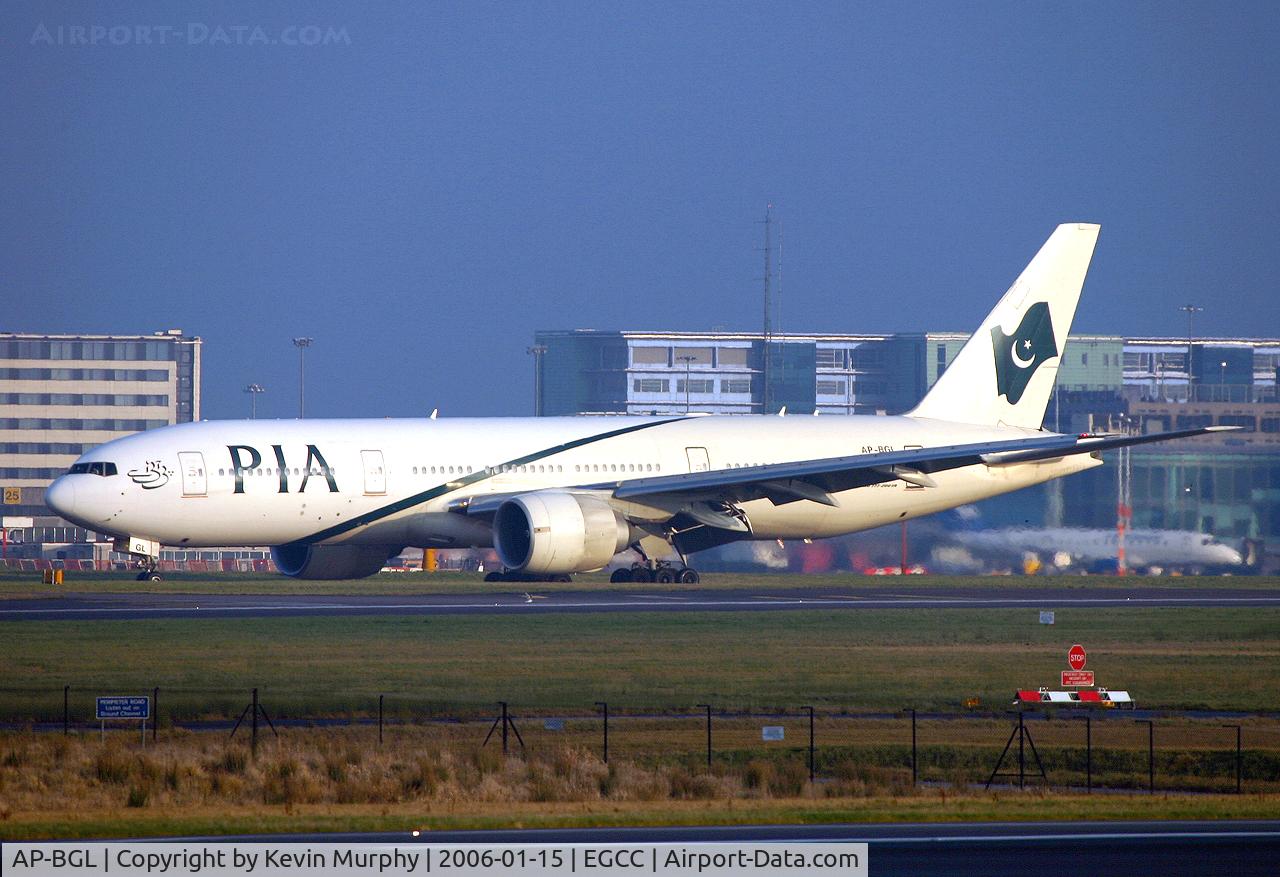 AP-BGL, 2004 Boeing 777-240/ER C/N 33777, Just landed 24R