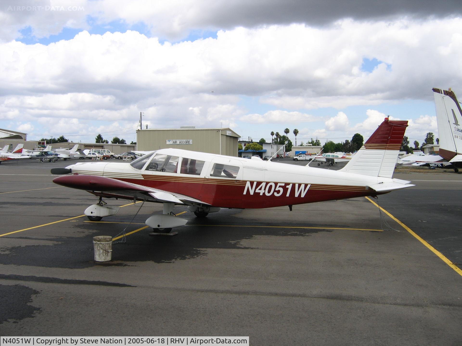 N4051W, 1966 Piper PA-32-300 Cherokee Six C/N 32-40071, Bellevue Leasing 1966 Piper PA-32-300 at Reid-Hillview Airport, San Jose, CA