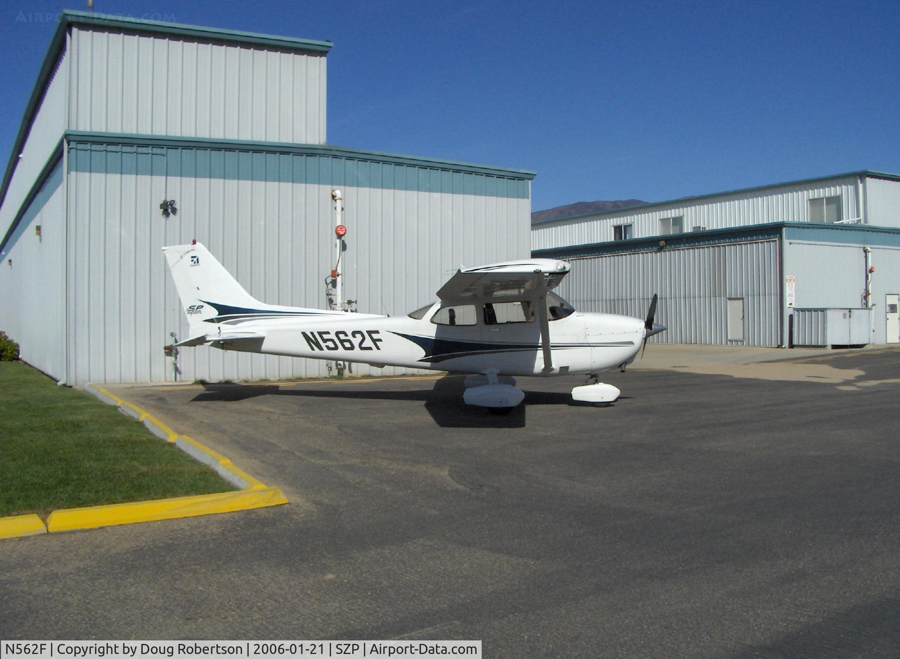 N562F, 2004 Cessna 172S C/N 172S9664, 2004 Cessna 172S SKYHAWK SP, Lycoming IO-360-L2A
