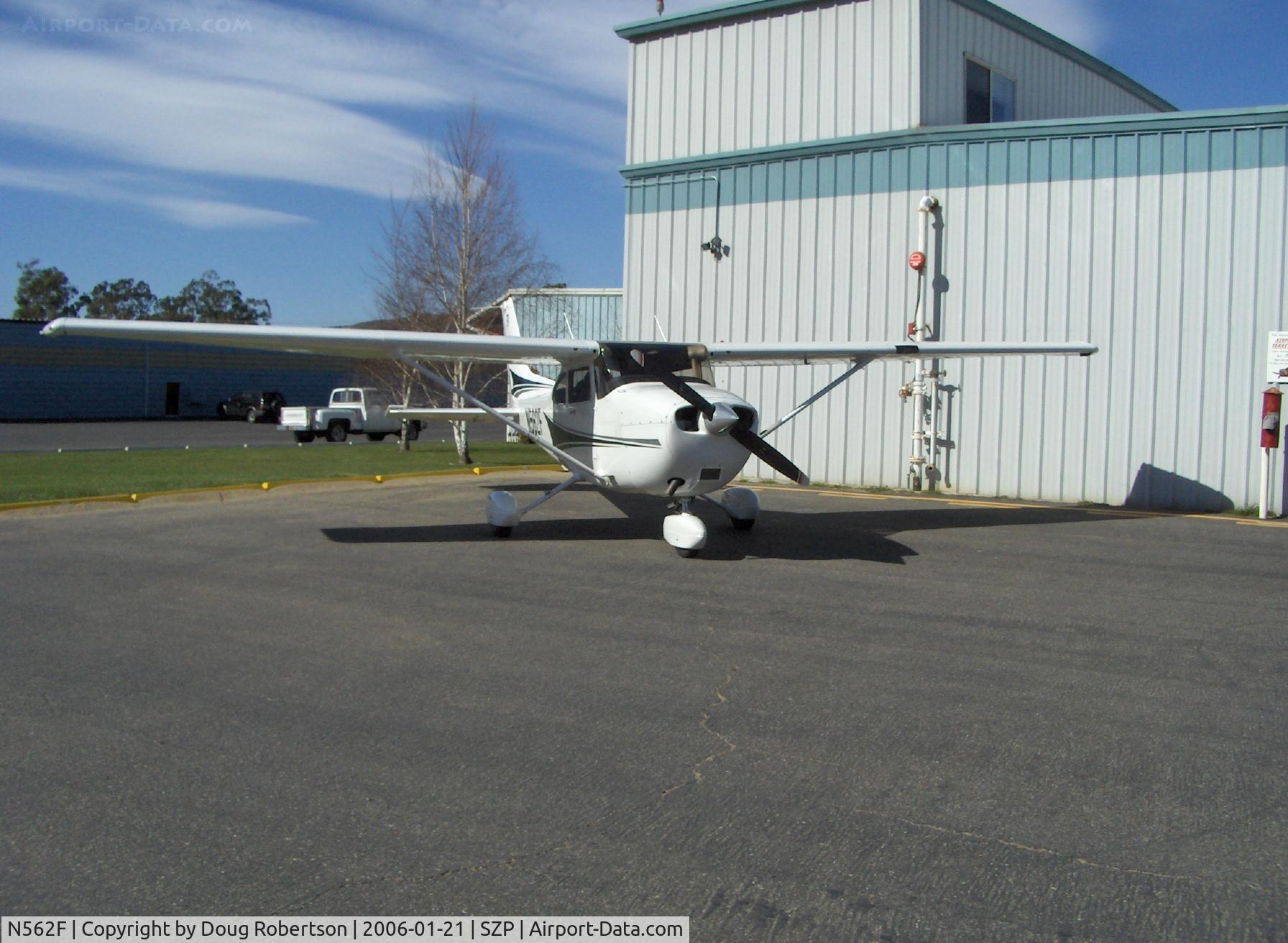 N562F, 2004 Cessna 172S C/N 172S9664, 2004 Cessna 172S SKYHAWK SP, Lycoming IO-360-L2A