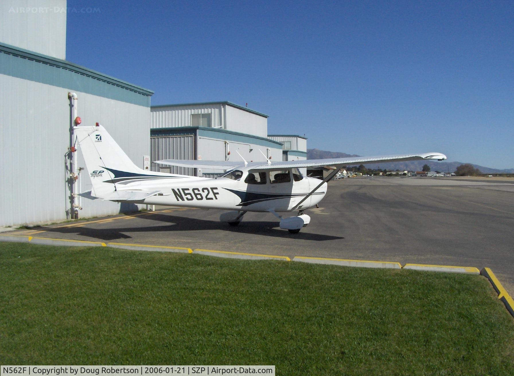 N562F, 2004 Cessna 172S C/N 172S9664, 2004 Cessna 172S SKYHAWK SP, Lycoming IO-360-L2A
