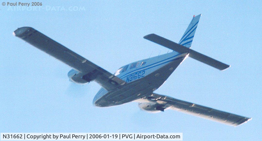 N31662, 1978 Piper PA-34-200T C/N 34-7870249, Roaring overhead, clocking many training hours that day