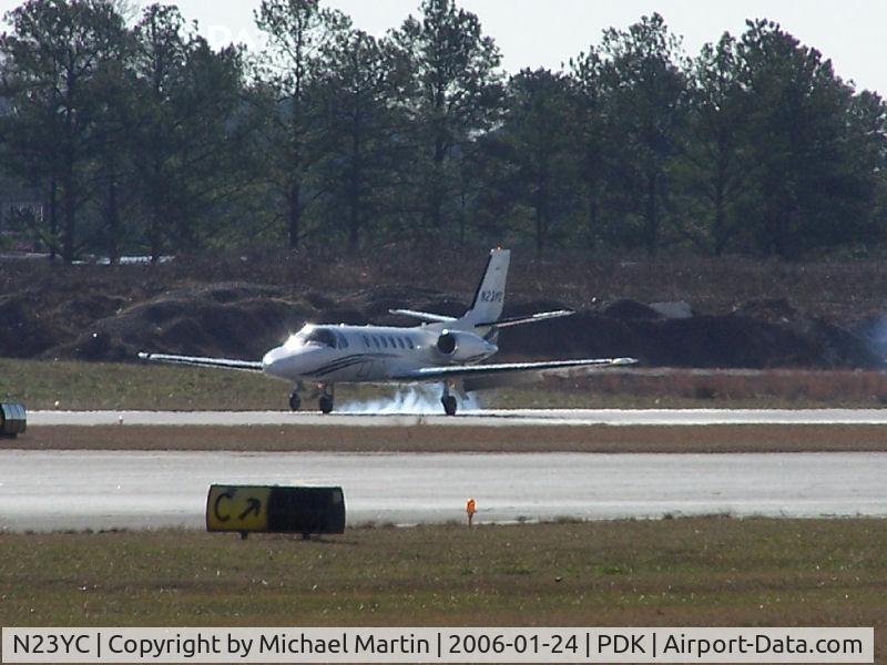 N23YC, 2000 Cessna 550 C/N 550-0923, Smoking Tires Landing 2R