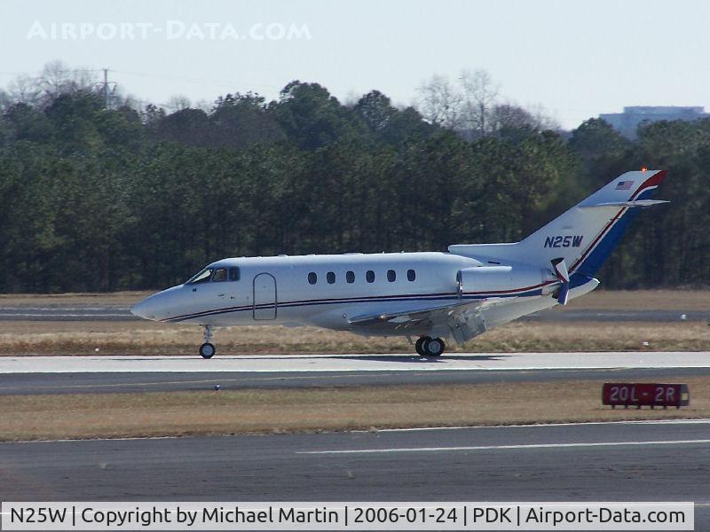 N25W, 2003 Raytheon Hawker 800XP C/N 258626, Landing PDK on 2R with airbrakes extended