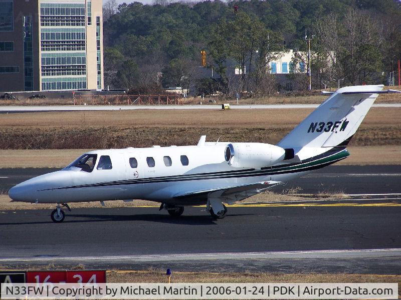 N33FW, 1997 Cessna 525 CitationJet CJ1 C/N 525-0203, Taxing back from flight