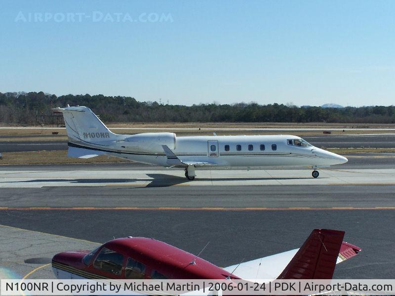 N100NR, 2003 Learjet 60 C/N 269, Taxing to Runway 2R