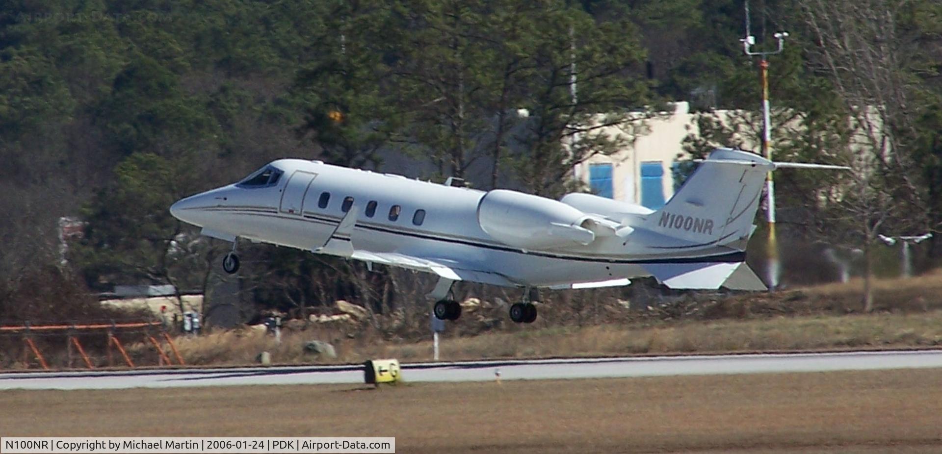 N100NR, 2003 Learjet 60 C/N 269, Takeoff from 2R
