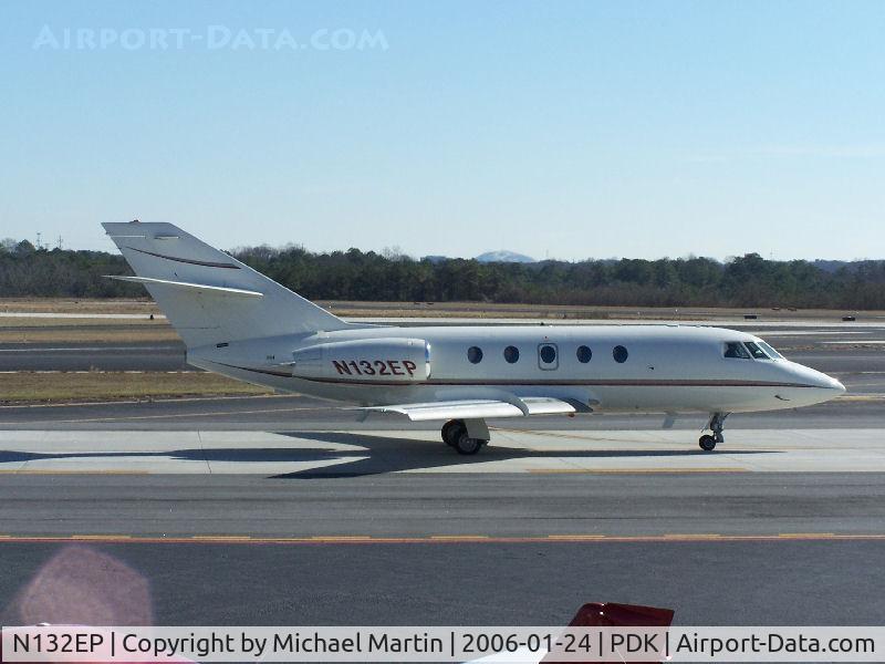 N132EP, 1982 Dassault Fan Jet Falcon (20F) C/N 463, Taxing to Runway 2R