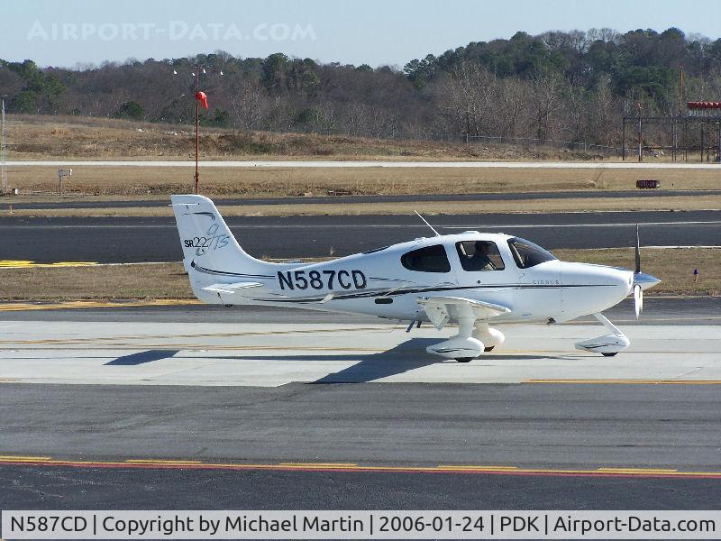 N587CD, 2005 Cirrus SR22 GTS C/N 1695, Taxing to Runway 2R